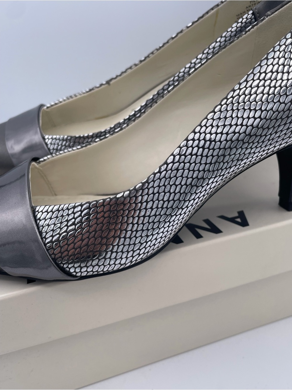 Anne Klein iFlex Women’s Pointed Toe Kitten Heel Pumps Gray Pewter Textured 7.5 - Picture 7 of 12